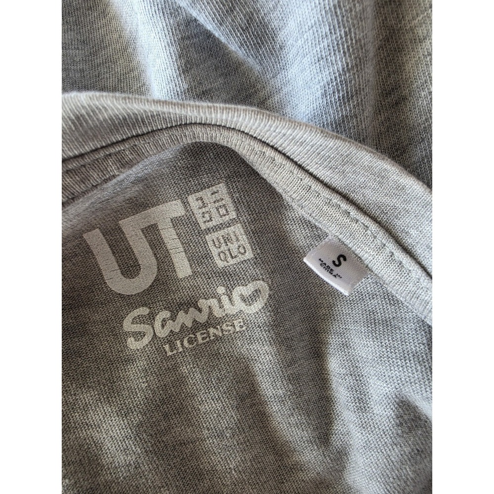 Uniqlo Sanrio Sparkle Graphic Tee - Hello Kitty & My Melody Hugging - Gray - S - Picture 4 of 6